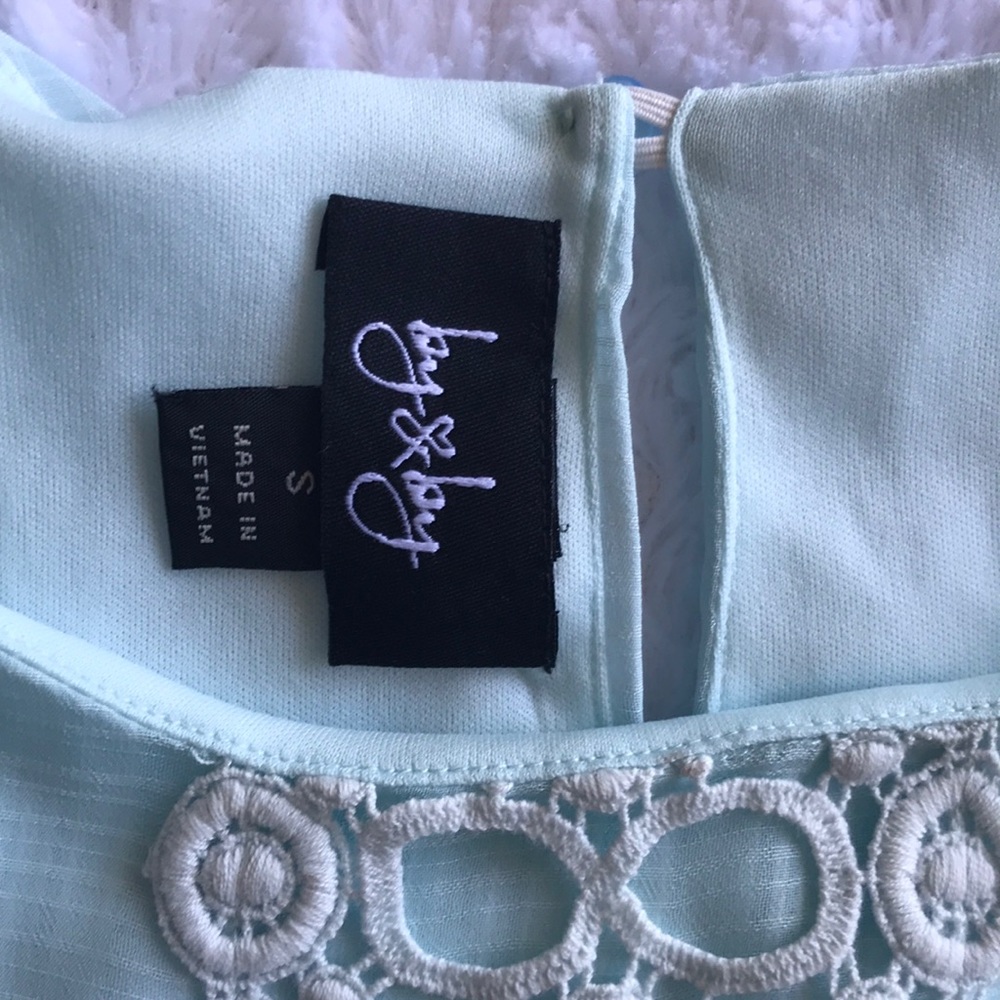 blouse - Picture 3 of 4